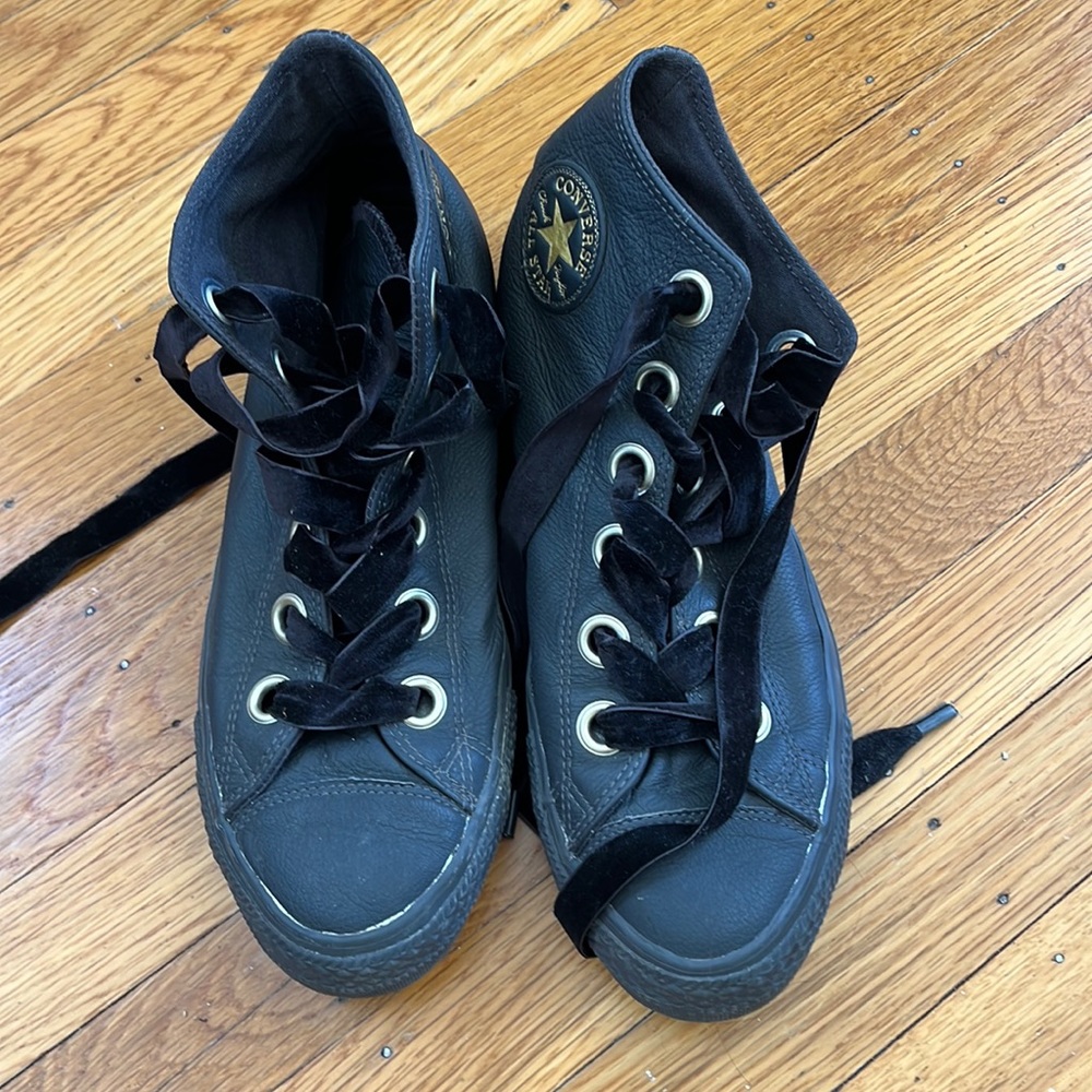Black leather converse